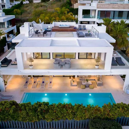 Jomo Villa *