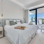 Jomo Villa *
