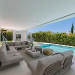 Jomo * Marbella