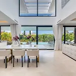 Jomo Villa *